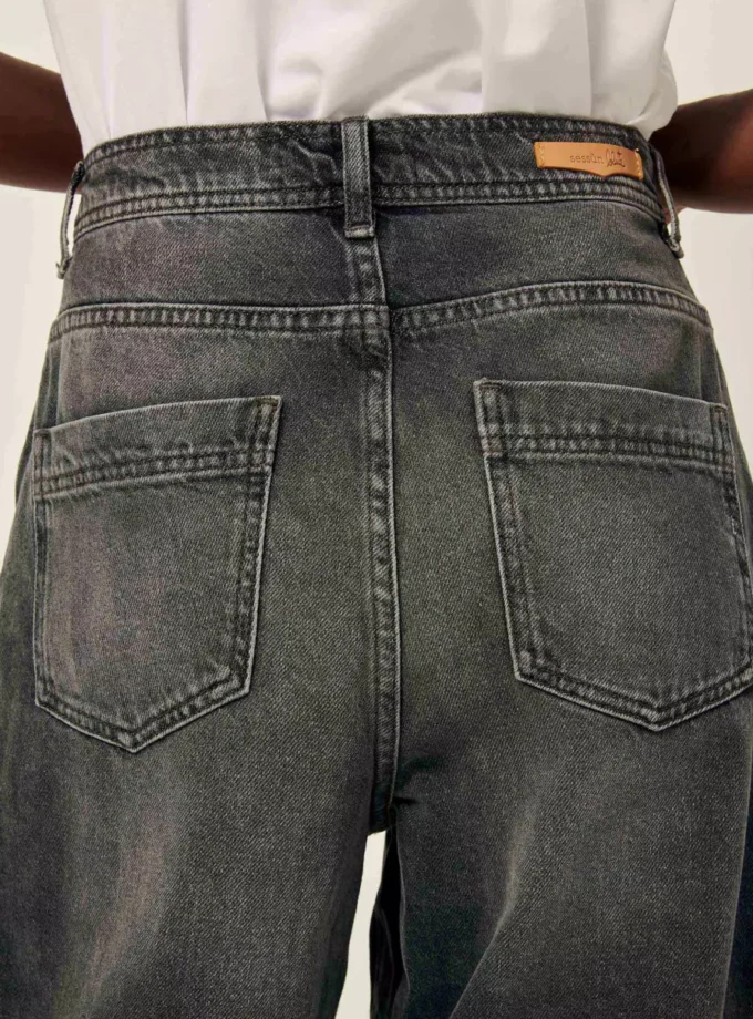 pantalón vaquero gris